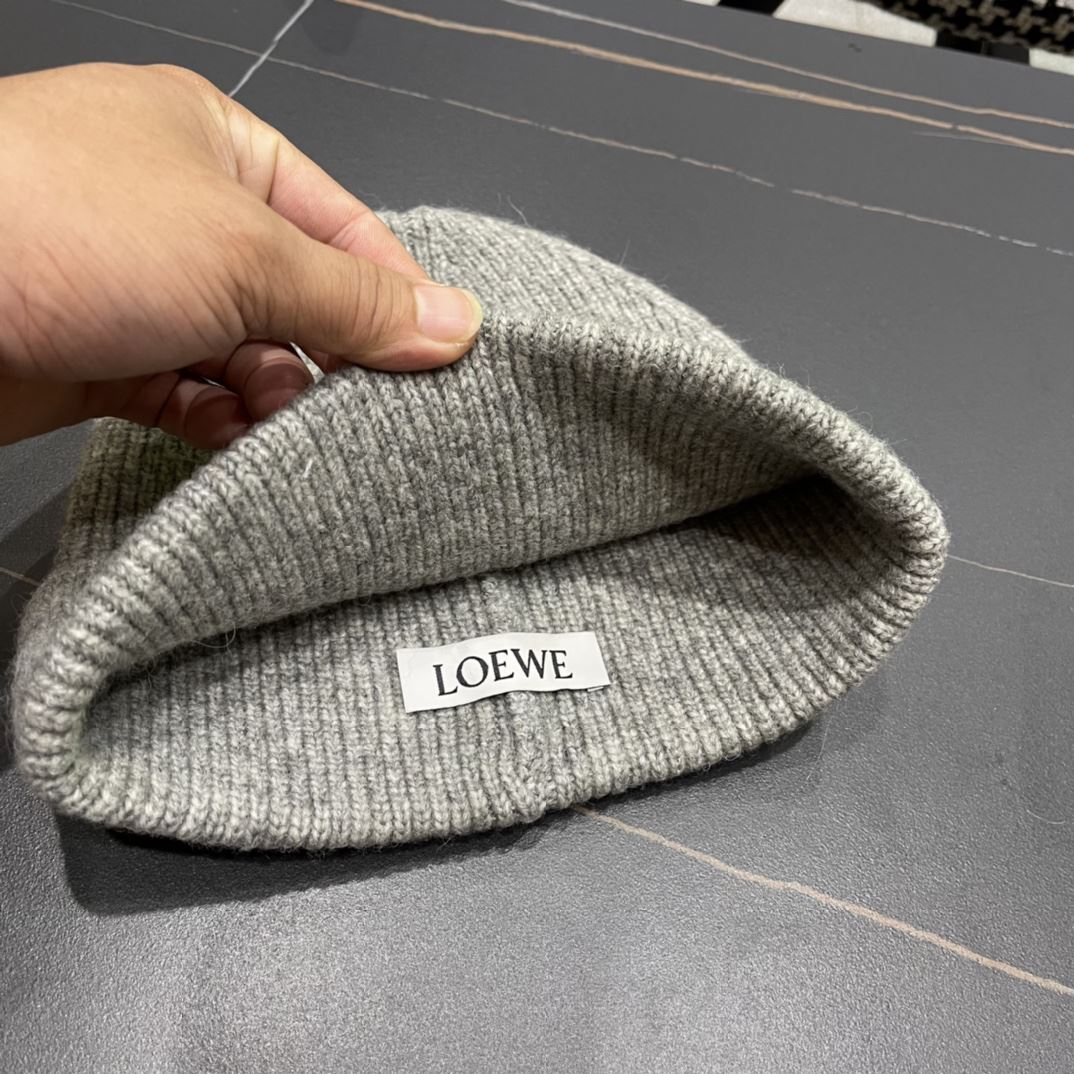 Loewe Caps